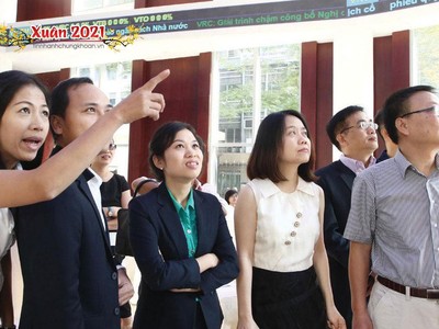 Thị trường chứng khoán Việt Nam ngày càng hấp dẫn nhà đầu tư và trở thành kênh thu hút vốn hiệu quả cho nền kinh tế.