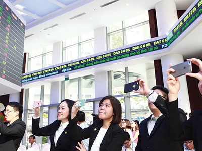 Sở Giao dịch chứng khoán TP.HCM quy tụ nhiều doanh nghiệp lớn, quy mô tỷ USD lên sàn 