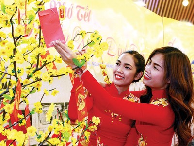 Mở cửa đón phúc