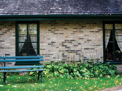 Khung cửa sổ ngày mưa