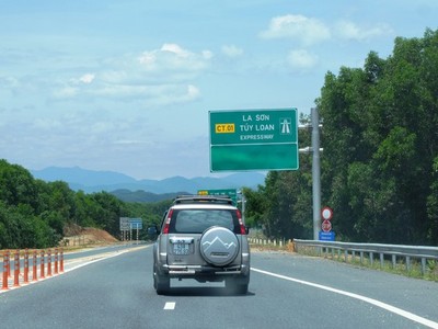 Một đoạn đường cao tốc La Sơn - Túy Loan sắp được đưa vào khai thác.