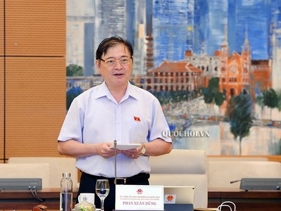 Chủ nhiệm Uỷ ban Khoa học, công nghệ và môi trường Phân Xuân Dũng.