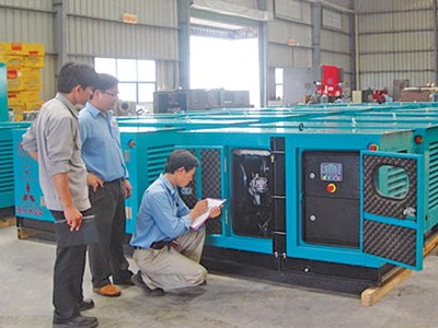 Doanh nghiệp chờ đợi các gói hỗ trợ từ Chính phủ để vượt qua khó khăn. Trong ảnh: Nhà máy của Công ty cổ phần Sáng Ban Mai tại Khu công nghiệp Mỹ Phước 2.