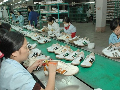 8 tháng 2020, xuất khẩu giày dép sụt giảm 8,6%, tương đươgn mức giảm trên 1 tỷ USD so với cùng kỳ.