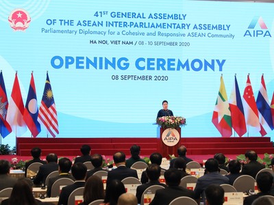 Phát biểu tại phiên khai mạc, Chủ tịch Quốc hội Việt Nam Nguyễn Thị Kim Ngân, Chủ tịch AIPA 41 nhấn mạnh tinh thần trách nhiệm, thấu hiểu và chia sẻ trong AIPA.