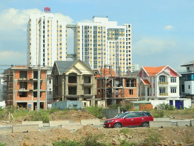 Tiền đã chôn trong các dự án “đứng hình”. Ảnh: Lê Toàn