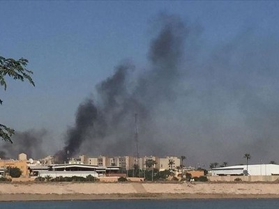 Khói đen xuất hiện sau các vụ tấn công. (Nguồn: aa.com.tr)