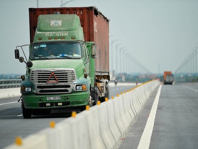 Tuyến đường bộ nối đường cao tốc Hà Nội - Hải Phòng với cao tốc Cầu Giẽ - Ninh Bình giai đoạn 1 có chiều dài 47,7 km, quy mô 2 làn xe đi qua địa phận 2 tỉnh Hưng Yên và Hà Nam được hoàn thành đưa vào khai thác năm 2019.