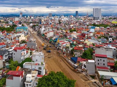 Toàn bộ tuyến đường Hồ Sen - Cầu Rào 2 nhìn từ trên cao. Ảnh: Hồng Phong