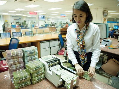 Lợi nhuận trước thuế của nhóm ngân hàng có vốn nhà nước chi phối được dự báo giảm gần 36% trong năm nay. Ảnh: Dũng Minh