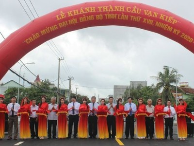 Cắt băng khánh thành và đưa vào sử dụng cầu Vạn Kiếp