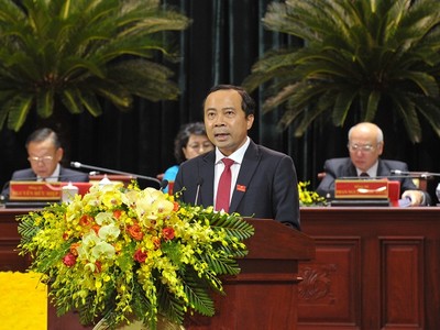 Ông Vũ Hải Quân, Phó Giám đốc Thường trực Đại học Quốc gia TP.HCM tham luận tại Đại hội