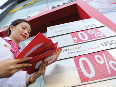 Mặt bằng lãi suất giảm sẽ là yếu tố chính tác động tích cực lên hoạt động tín dụng những tháng cuối năm. Ảnh: Dũng Minh