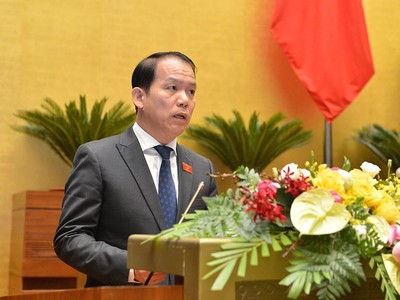 Chủ nhiệm Ủy ban Pháp luật Hoàng Thanh Tùng trình bày báo cáo tiếp thu, giải trình dự án luật.