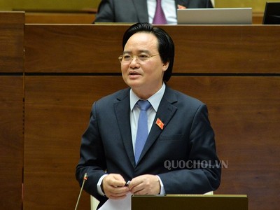 Bộ trưởng Bộ Giáo dục và Đào tạo Phùng Xuân Nhạ vừa gửi Quốc hội báo cáo về vấn đề sách giáo khoa năm học 2020-2021