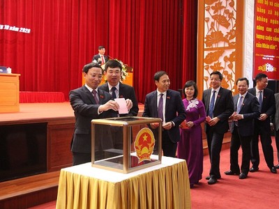 HĐND tỉnh Quảng Ninh khóa XIII tiến hành bỏ phiếu bầu chức danh Chù tịch UBND tỉnh đối với ông Nguyễn Tường Văn