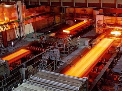 Sản lượng sản xuất sắt thép thô; thép cán ; thép thanh, thép góc 10 tháng 2020 tăng lần lượt là 0,1; 5,3% và 7,6% so với cùng kỳ.