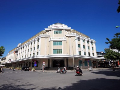 Rất khó để xác định giá trị văn hóa, lịch sử khi cổ phần hóa. Trong ảnh: Tràng Tiền Plaza. Ảnh: Đức Thanh