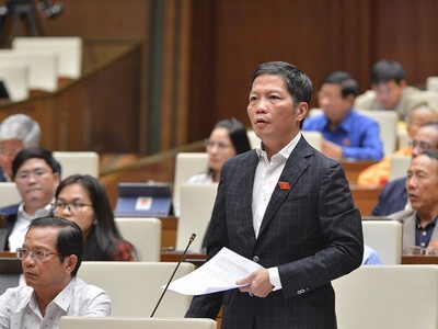 Bộ trưởng Bộ Công thương Trần Tuấn Anh tranh luận tại nghị trường