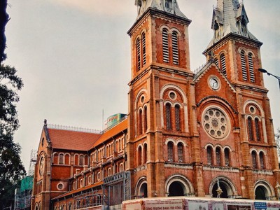 Theo Business Insider, nhà thờ Đức Bà Sài Gòn được mô phỏng theo nhà thờ Đức Bà ở Paris là một trong 19 thánh đường đẹp nhất trên thế giới (Ảnh: Hồng Phúc).