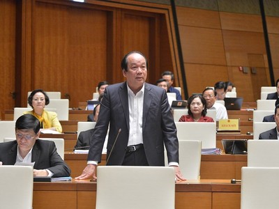 Một số thành viên Chính phủ, lãnh đạo bộ ngành không phải đại biểu Quốc hội được mời tham dự các phiên thảo luận, chất vấn.