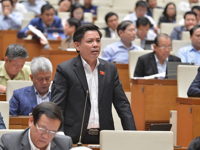 Bộ trưởng Bộ Giao thông Vận tải Nguyễn Văn Thể trả lời chất vấn đại biểu