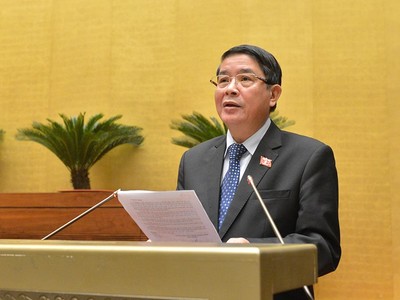 Chủ nhiệm Ủy ban Tài chính - ngân sách Nguyễn Đức Hải báo cáo tiếp thu, giải trình.