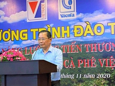 Ông Nguyễn Nam Hải, Phó Chủ tịch thường trực Hiệp hội cà phê ca cao Việt Nam chia sẻ thông tin tại Chương trình đào tạo nâng cao năng lực xúc tiến thương mại và mở rộng thị trường xuất khẩu cho ngành cà phê Việt Nam, được tổ chức tại TP Hồ Chí Minh từ ngày 12 -13/11.