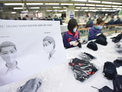 10 tháng đầu năm, các doanh nghiệp đã xuất khẩu hơn 1,13 tỷ chiếc khẩu trang y tế. Ảnh: Dũng Minh