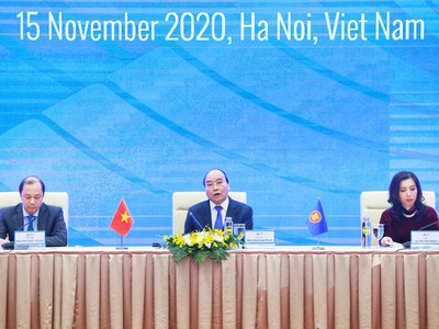 Thủ tướng Nguyễn Xuân Phúc chủ trì họp báo quốc tế về kết quả Hội nghị Cấp cao ASEAN lần thứ 37 và các hội nghị cấp cao liên quan (Ảnh: Đức Thanh)