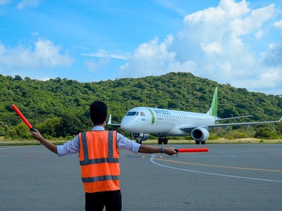 Một tàu bay Embraer 195 của Bamboo Airways.