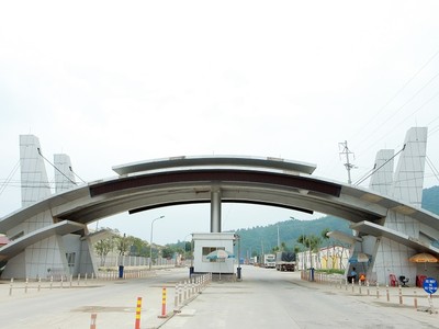 Cổng kiểm soát tại Khu kinh tế cửa khẩu Cầu Treo.