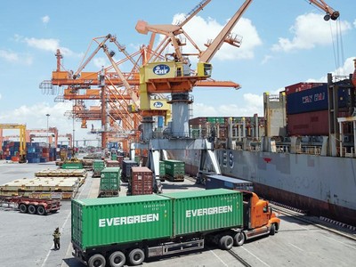 Xu hướng hồi phục trở lại của xuất nhập khẩu đang dần trở nên rõ ràng hơn. Ảnh: Đức Thanh