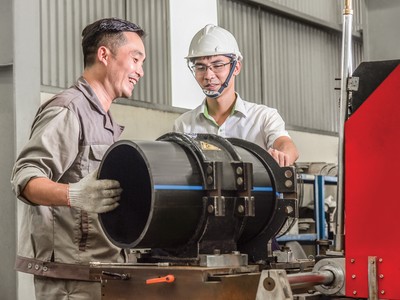 Người lao động tại Nhựa Tiền Phong không những có mức thu nhập đảm bảo cuộc sống, mà còn luôn được chăm lo tốt về đời sống tinh thần, được đào tạo nâng cao trình độ