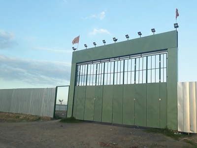 Khu đô thị Waterfront hiện được quây tôn kín mít và vẫn nằm bất động