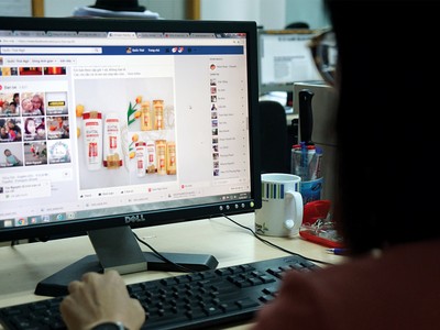 Việc quản lý, thu thuế đối với hoạt động kinh doanh thương mại điện tử gặp nhiều khó khăn thời gian qua. Ảnh: Dũng Minh