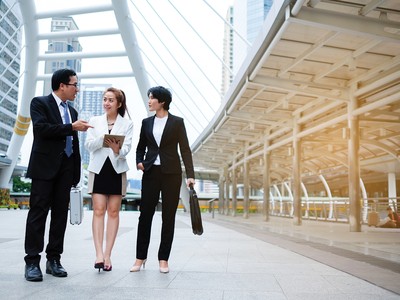 Nhiều ngành nghề như luật sư, bác sĩ... bắt buộc phải tham gia bảo hiểm trách nhiệm nghề nghiệp