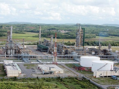 Công ty cổ phần Lọc hóa dầu Bình Sơn được giao trách nhiệm tiếp nhận, quản lý, vận hành sản xuất - kinh doanh Nhà máy Lọc dầu Dung Quất. Ảnh: Đ.T