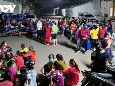 Hàng trăm công nhân công ty Mỹ Tú ngưng việc, phản ứng tập thể vào tối ngày 15/12 (Nguồn: VOV).