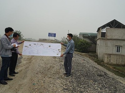 Nhiều vị trí trên 2 dự án thành phần cao tốc Bắc - Nam qua Ninh Bình hiện vẫn chưa thể bàn giao mặt bằng.