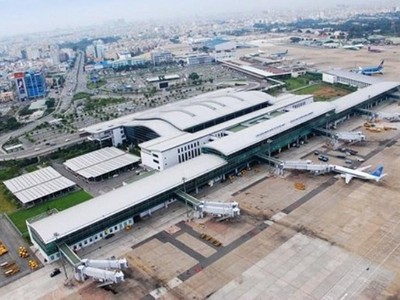 Tránh “lạm phát” sân bay