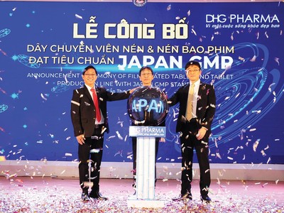 Ban Tổng giám đốc Dược Hậu Giang thực hiện nghi thức công bố dây chuyền sản xuất thuốc đạt chuẩn JAPAN-GMP