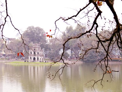 Dự báo, từ nay đến tháng 3/2021 là khoảng thời gian xuất hiện nhiều hình thái thời tiết khí tượng bất lợi gây suy giảm chất lượng không khí, ảnh hướng tới sức khỏe người dân (Ảnh: Hồ Hạ).