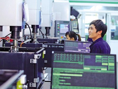 Việt Nam sẽ có chính sách khuyến khích bổ sung đối với các doanh nghiệp hoạt động có hiệu quả, thực hiện tốt cam kết. Trong ảnh: Dây chuyền sản xuất khuôn đúc đồ chơi của Nhà máy GFTV tại Hải Dương