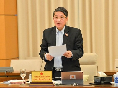 Chủ nhiệm Ủy ban Tài chính - ngân sách Nguyễn Đức Hải báo cáo thẩm tra. 