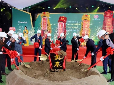 Lãnh đạo tỉnh, KCN WHA và Nhà đầu tư thực hiện nghi thức khởi công dự án