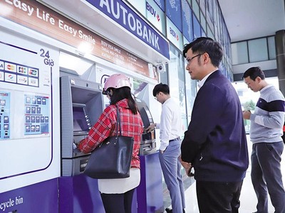 Người dùng cá nhân được khuyến cáo nâng cao cảnh giác, đảm bảo bảo mật thông tin trong các giao dịch tài chính. Ảnh: Đ.T