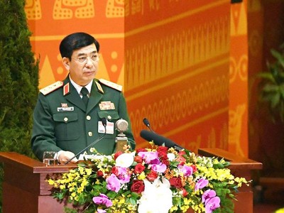 Thứ trưởng Bộ Quốc phòng, Tổng tham mưu trưởng Quân đội nhân dân Việt Nam Phan Văn Giang tham luận tại Đại hội