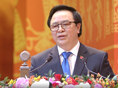 Trưởng Ban Đối ngoại Trung ương, ông Hoàng Bình Quân tham luận tại Đại hội.