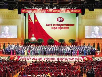 Ban Chấp hành Trung ương Đảng khóa XIII ra mắt Đại hội tại phiên bế mạc. Ảnh: Quang Vinh 